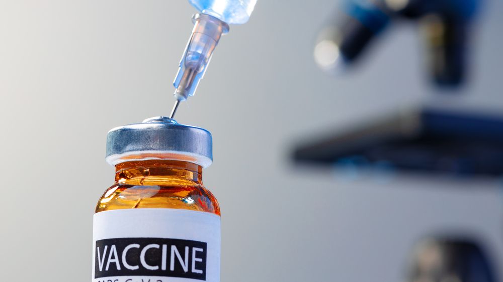 Kdy bude vakcína a kdo ji dostane první? Začala velká přetahovaná